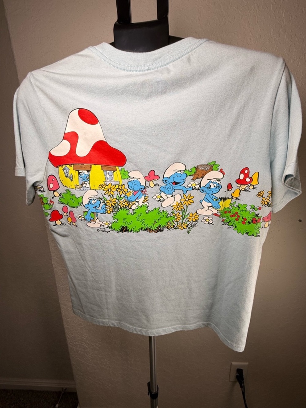 BoxLunch The Smurfs Graphic Tee Women’s Medium Blue Mushroom Scene NWT - Picture 2 of 6